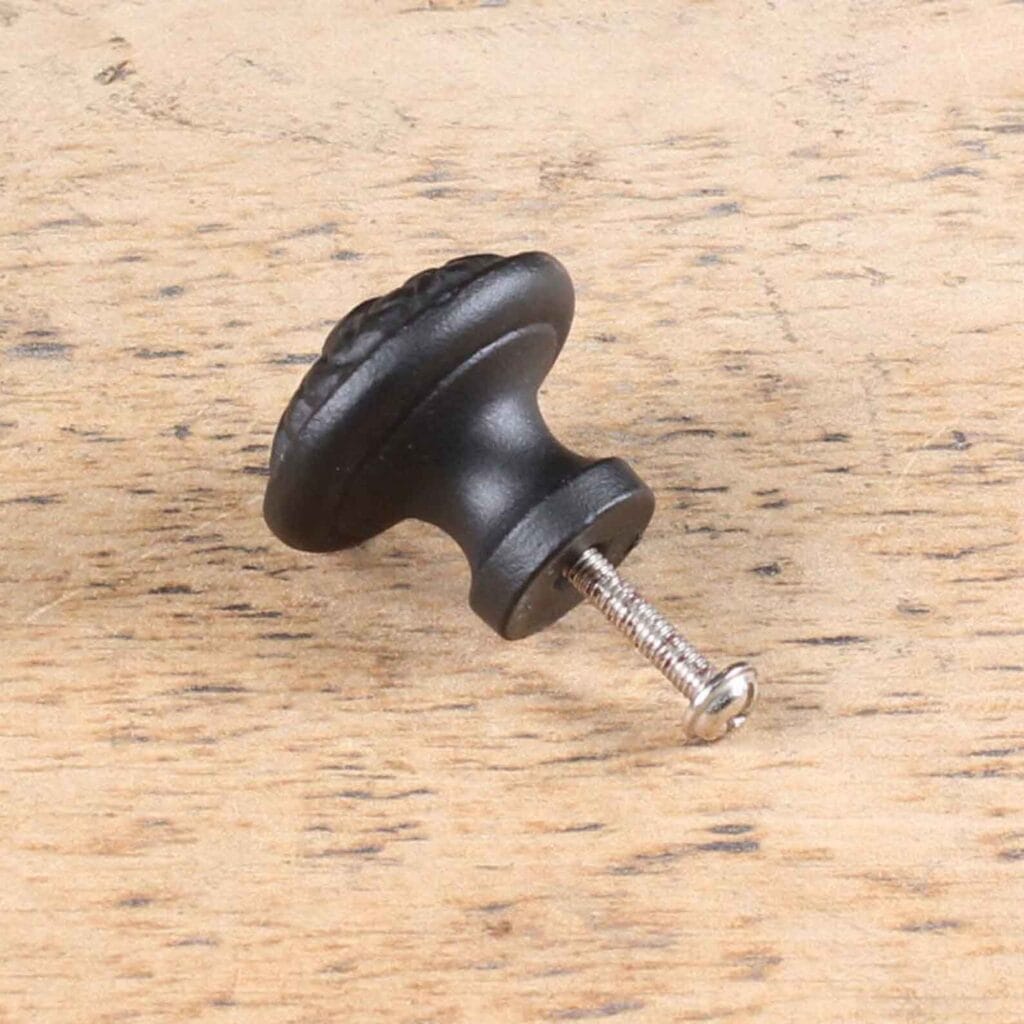 black-small-lily-knob-02