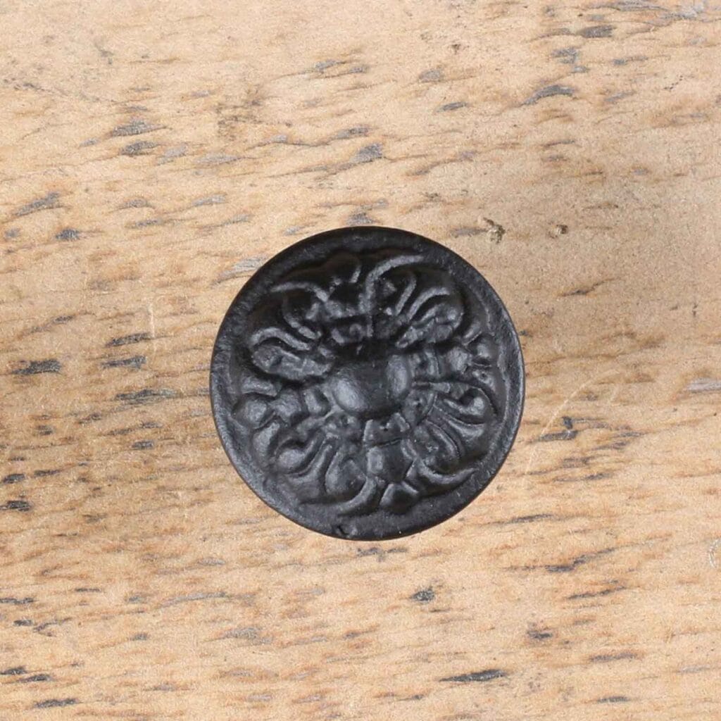 black-small-lily-knob-03