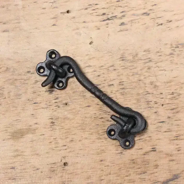black_gate_hook