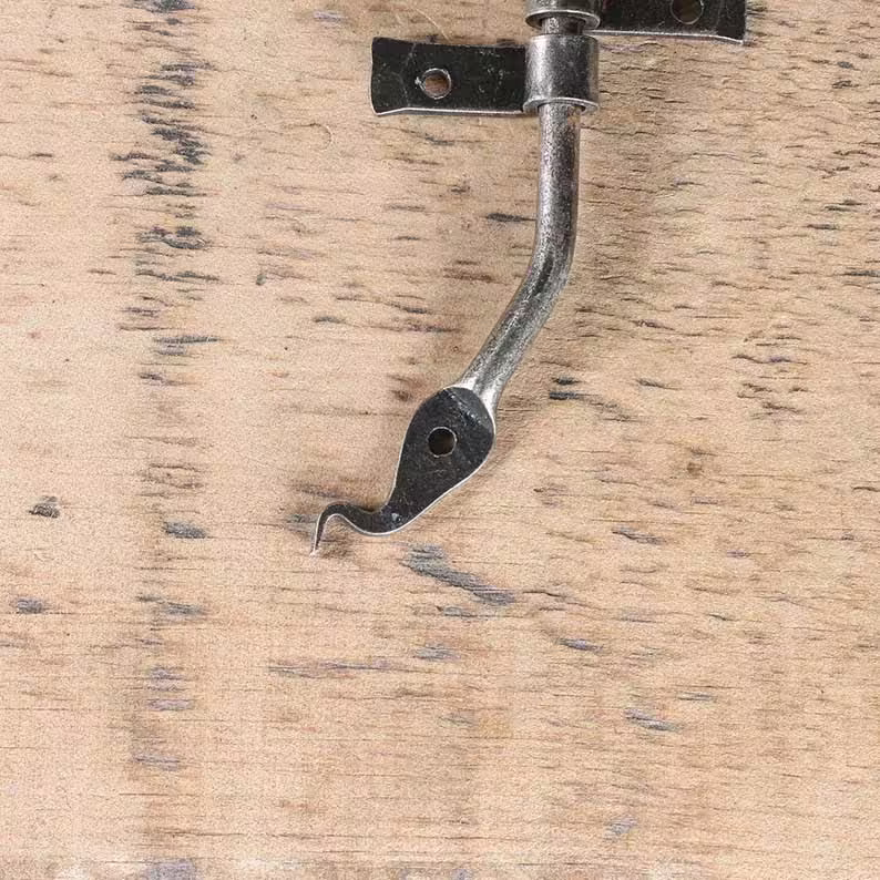 left-side-rat-tail-hinge-02