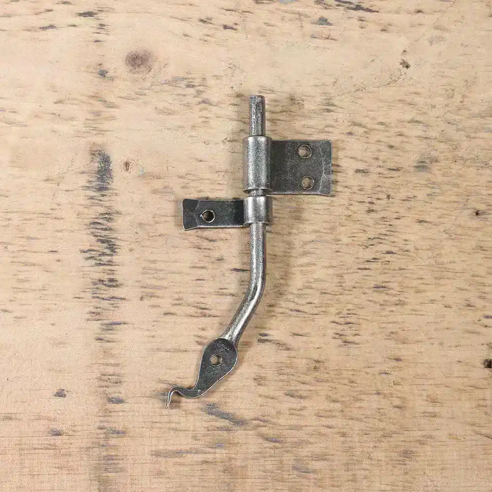old_iron_rat_tail_hinge