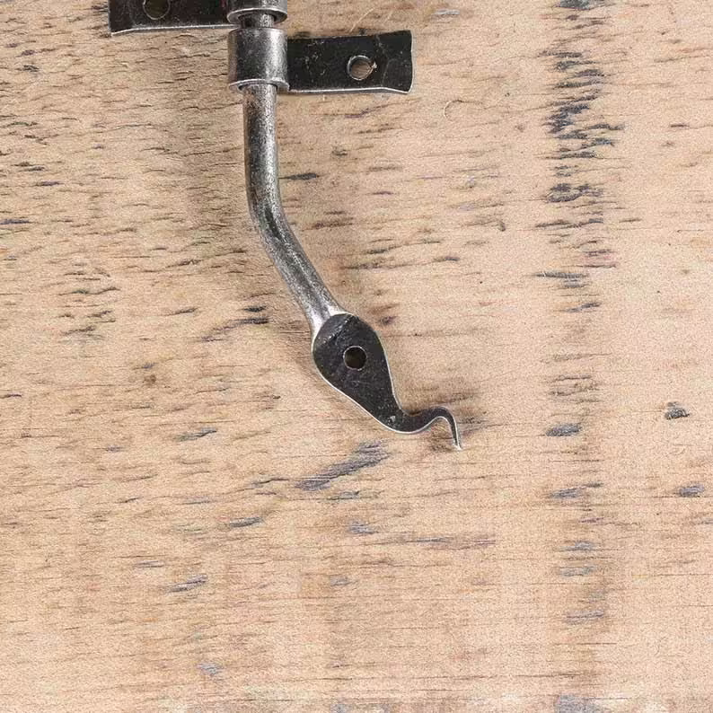 right-side-rat-tail-hinge-02