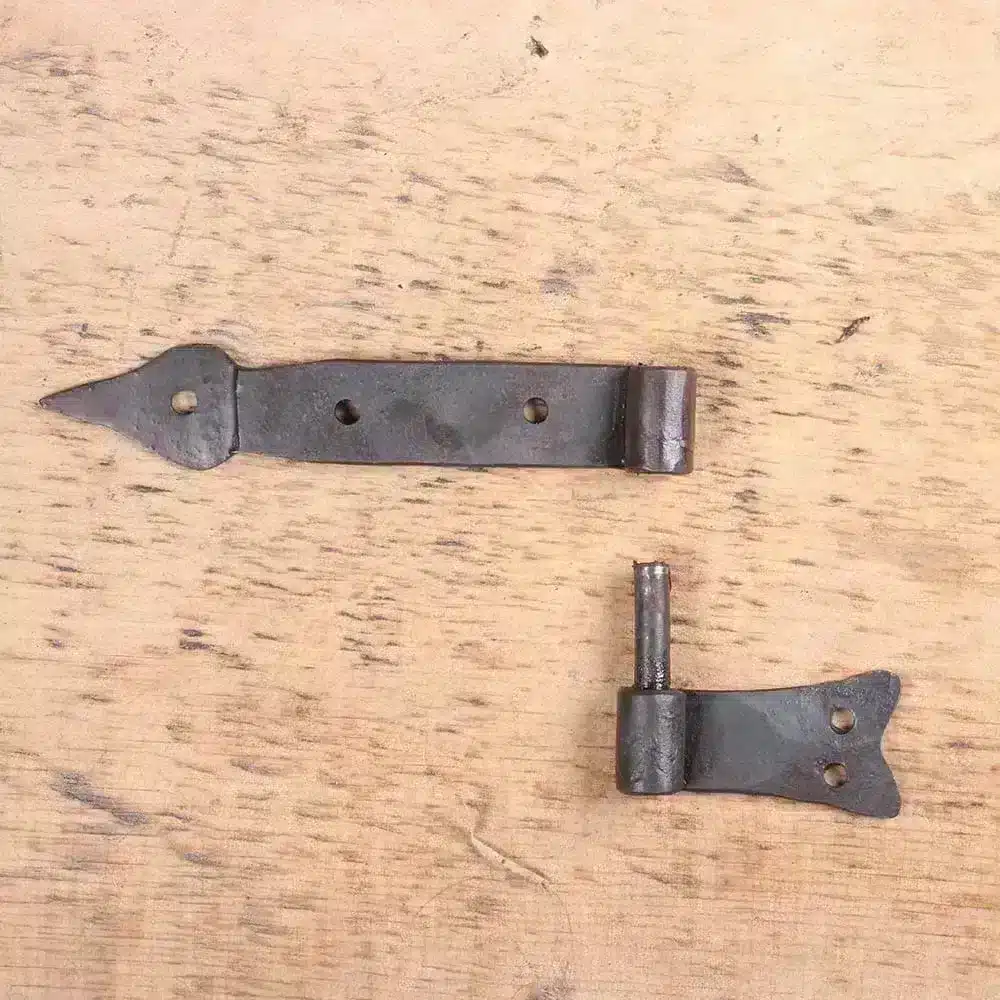 right_forged_iron_hinge