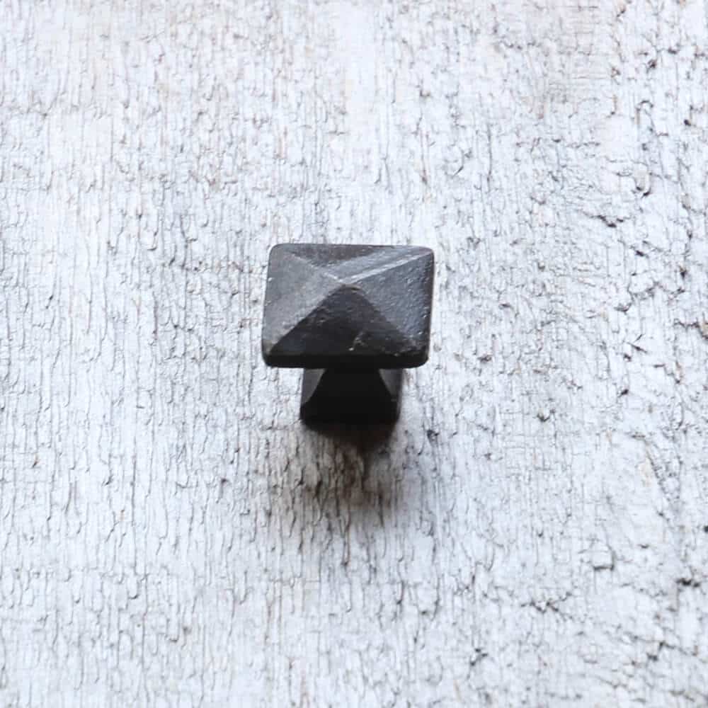 thumb-0-bouton-pyramide-fer-antique-fer-antique-fonte-1748.jpg