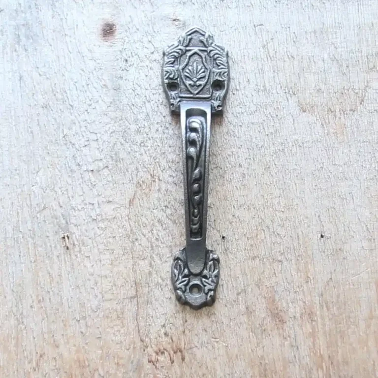 thumb-0-poignee-en-fonte-victoria-fer-antique-fonte-1744.jpg