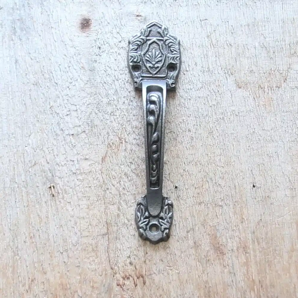 thumb-0-poignee-en-fonte-victoria-fer-antique-fonte-1744.jpg