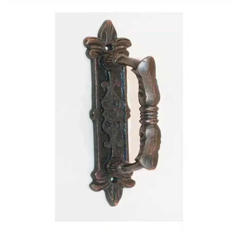 thumb-0-poignee-victorienne-sur-plaque-cuivre-antique-fonte-1400.jpg