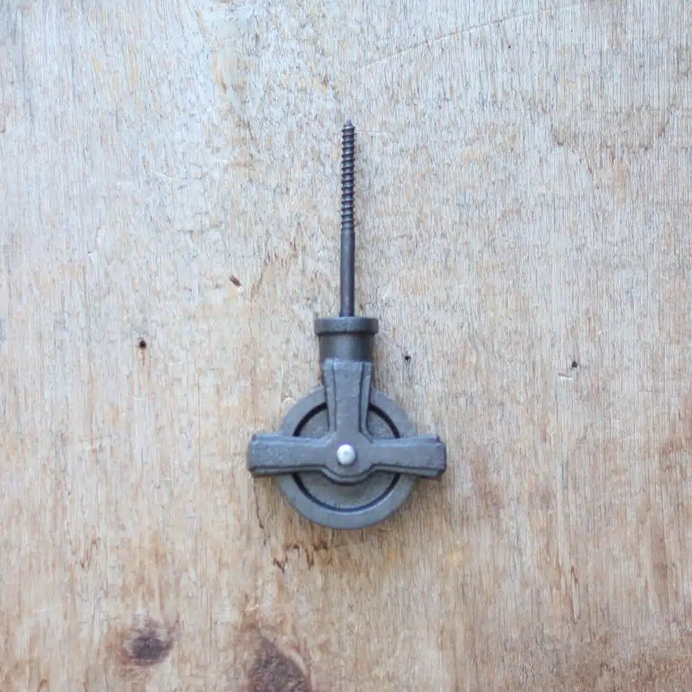 thumb-0-poulis-simple-antique-sur-vis-fer-antique-fonte-1801.jpg