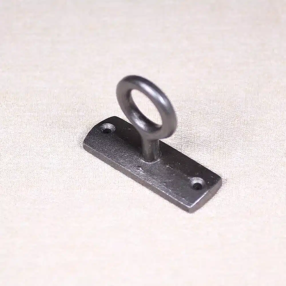 thumb-1-oeillet-en-fonte-sur-plaque-fer-antique-fonte-1800.jpg