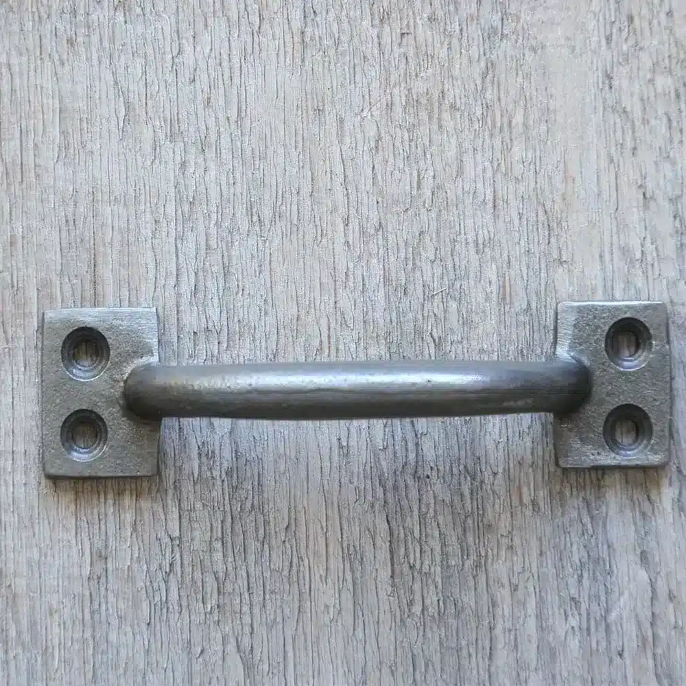thumb-1-poignee-simple-en-fonte-fer-antique-fonte-1751.jpg