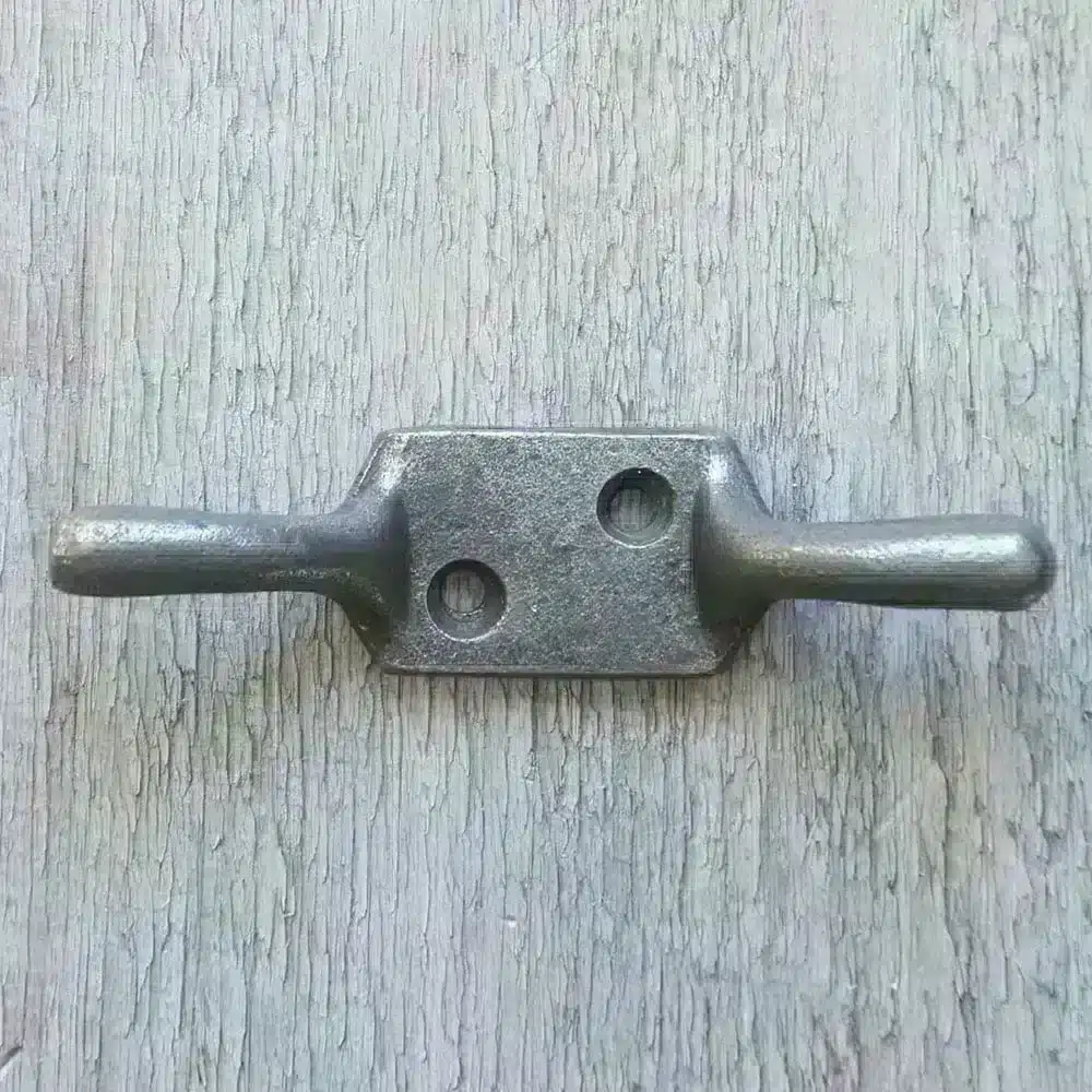 thumb-1-taquet-en-fonte-fer-antique-fonte-1750.jpg