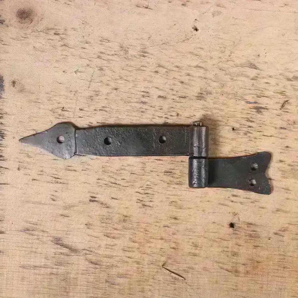 wrought_iron_arrow__right_hinge
