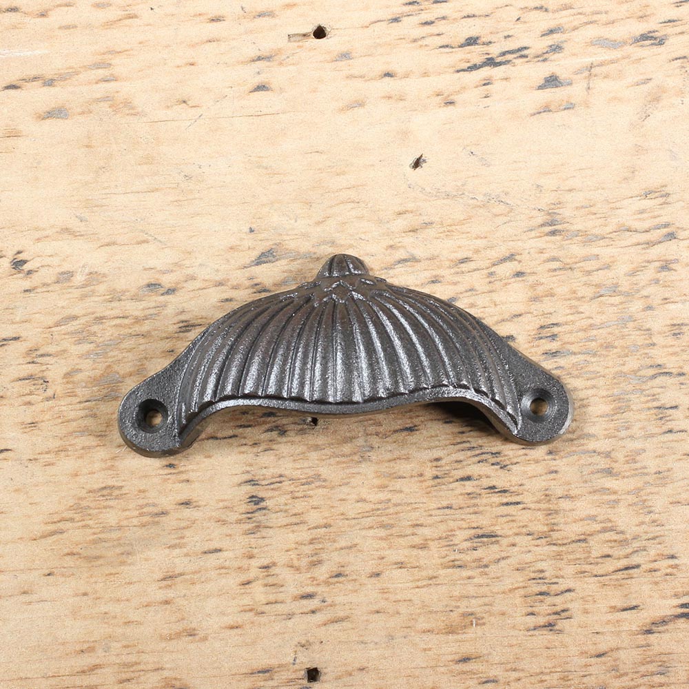 Shell_cast_iron_bin_pull