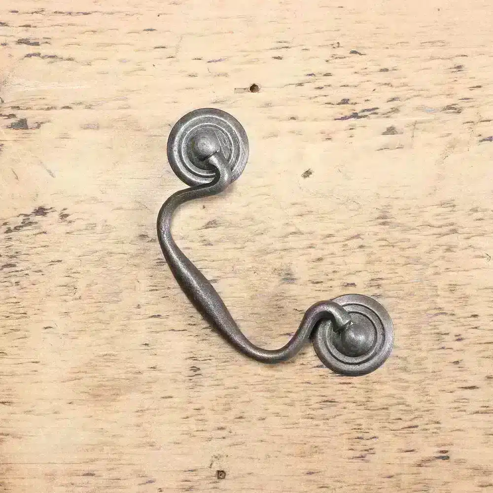 vintage_cast_iron_drop_handle