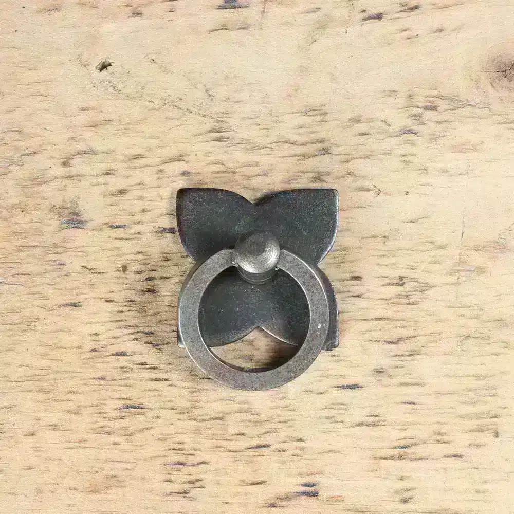 wrought_iron_knob_on_flower_plate
