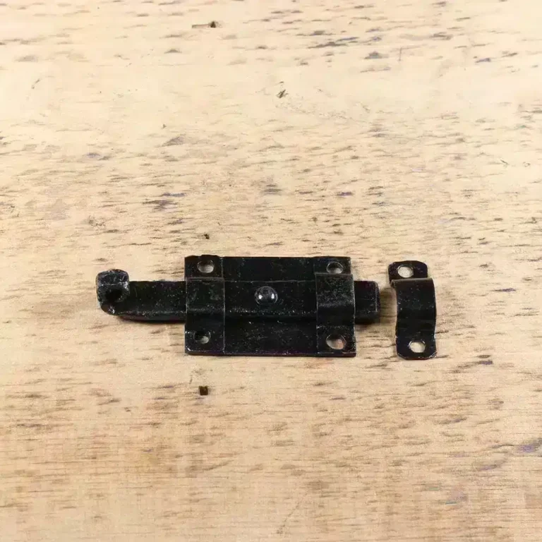 Black_wrought_iron_furniture_latch