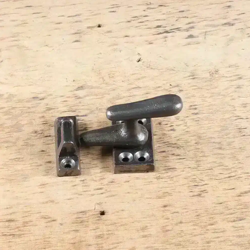 cast_iron_vintage_door_latch