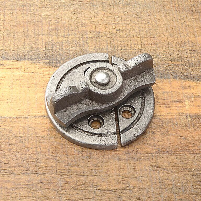 small-turn-button-latch-backplate-antique-iron-A847V