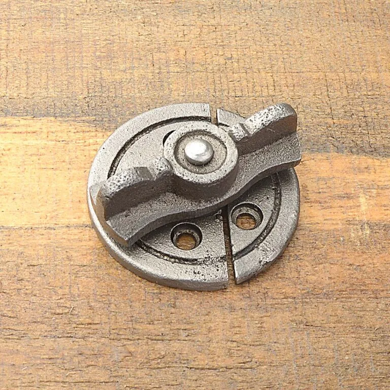 small-turn-button-latch-backplate-antique-iron-A847V