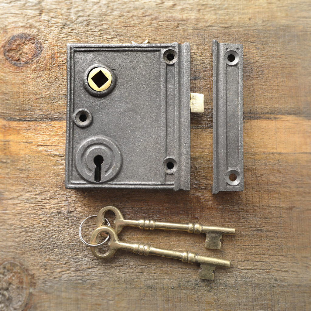 cast-iron-vertical-rim-lock-A63V
