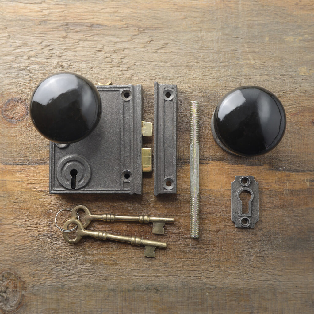 cast-iron-vertical-rim-lock-black-knob-A63VS4
